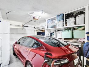 372 W Riverbend Dr, Sunrise FL 33326