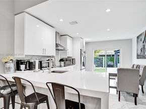 372 W Riverbend Dr, Sunrise FL 33326