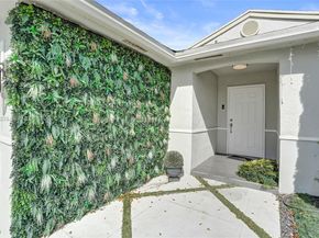 372 W Riverbend Dr, Sunrise FL 33326