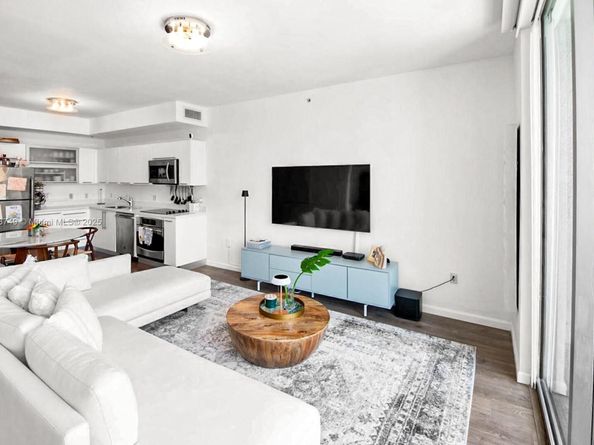 90 SW 3rd St 2703, Miami FL 33130
