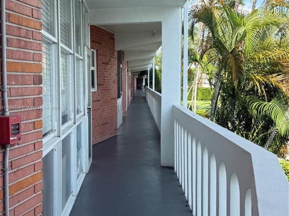 141 NE 10th Ave 17B, Hallandale Beach FL 33009