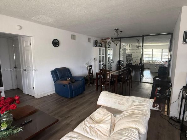 141 NE 10th Ave 17B, Hallandale Beach FL 33009
