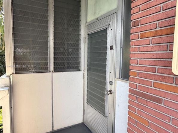 141 NE 10th Ave 17B, Hallandale Beach FL 33009