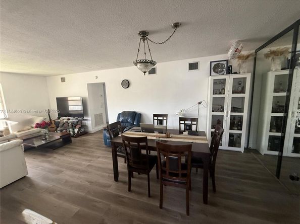 141 NE 10th Ave 17B, Hallandale Beach FL 33009