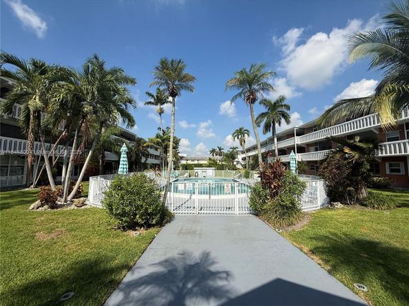 141 NE 10th Ave 17B, Hallandale Beach FL 33009