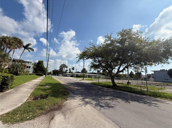 141 NE 10th Ave 17B, Hallandale Beach FL 33009