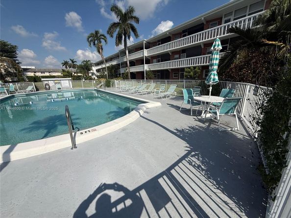 141 NE 10th Ave 17B, Hallandale Beach FL 33009