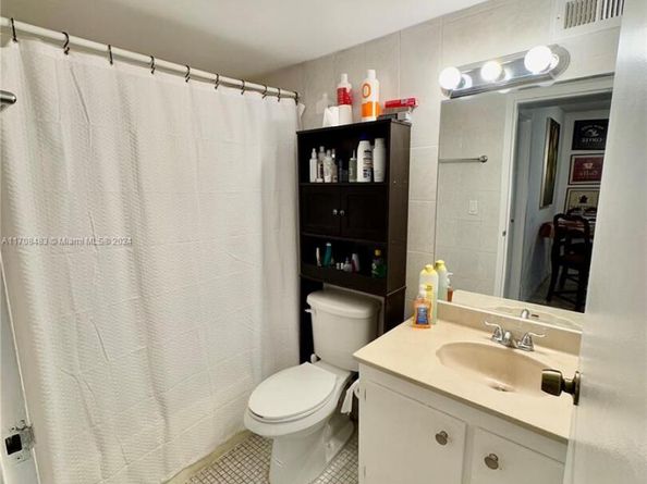 16919 N Bay Rd 117, Sunny Isles Beach FL 33160