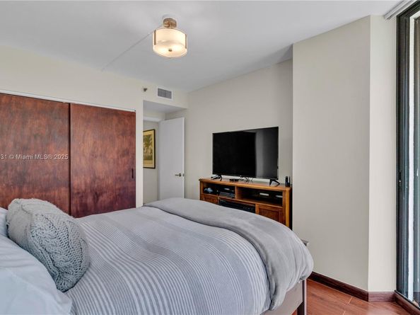3640 Yacht Club Dr 203, Aventura FL 33180