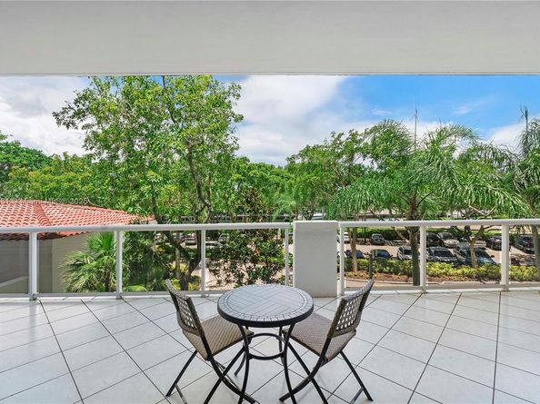 3640 Yacht Club Dr 203, Aventura FL 33180