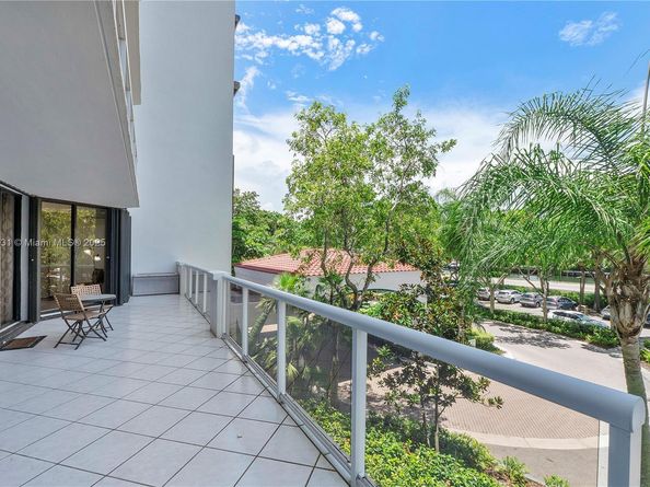 3640 Yacht Club Dr 203, Aventura FL 33180