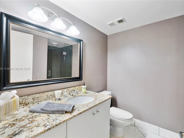 3640 Yacht Club Dr 203, Aventura FL 33180