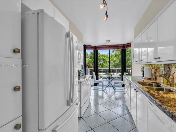 3640 Yacht Club Dr 203, Aventura FL 33180