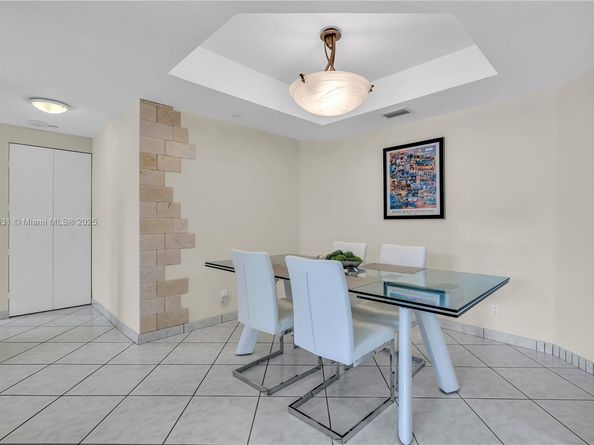 3640 Yacht Club Dr 203, Aventura FL 33180