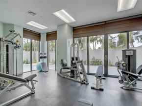 3640 Yacht Club Dr 203, Aventura FL 33180