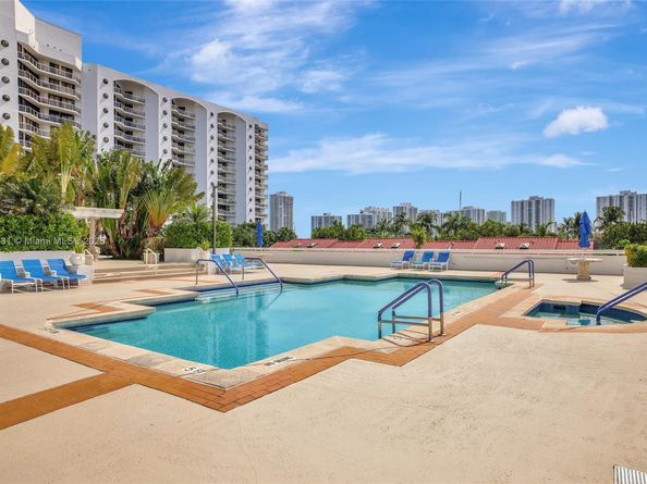 3640 Yacht Club Dr 203, Aventura FL 33180