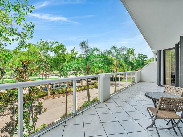 3640 Yacht Club Dr 203, Aventura FL 33180