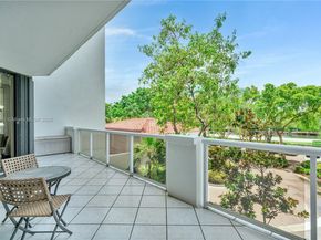 3640 Yacht Club Dr 203, Aventura FL 33180