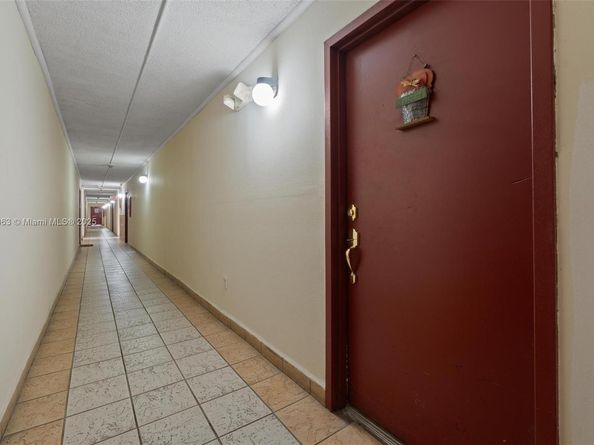 4801 NW 7th St 10916, Miami FL 33126