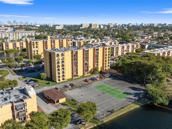 4801 NW 7th St 10916, Miami FL 33126