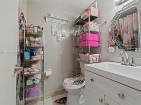 4801 NW 7th St 10916, Miami FL 33126
