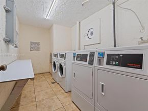 4801 NW 7th St 10916, Miami FL 33126