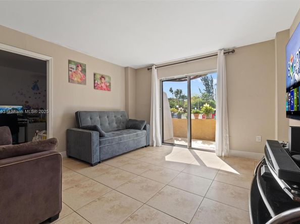 4801 NW 7th St 10916, Miami FL 33126
