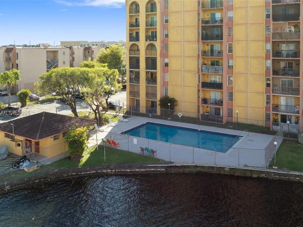 4801 NW 7th St 10916, Miami FL 33126