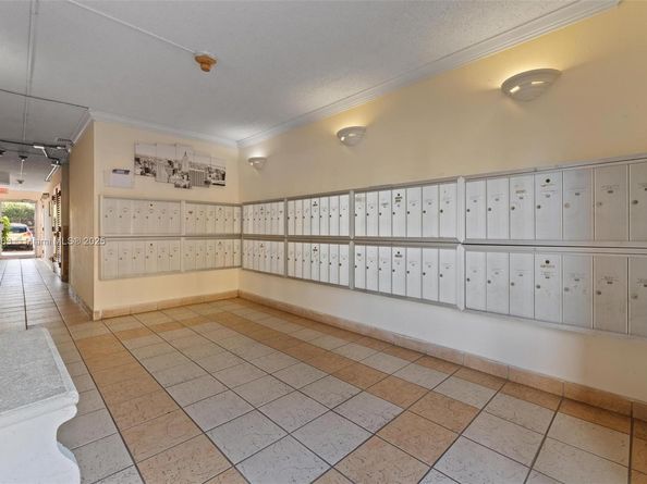 4801 NW 7th St 10916, Miami FL 33126