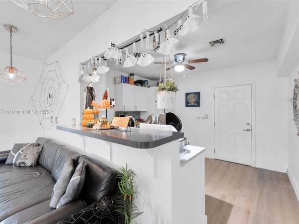 1105 NE 10th St, Hallandale Beach FL 33009