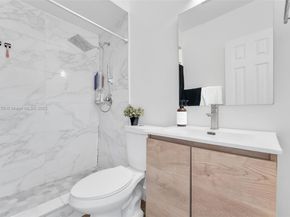 1105 NE 10th St, Hallandale Beach FL 33009