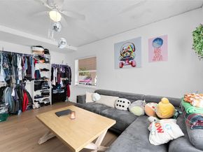 1105 NE 10th St, Hallandale Beach FL 33009