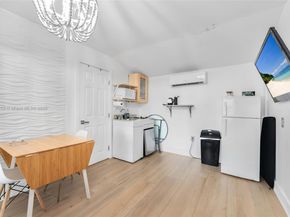 1105 NE 10th St, Hallandale Beach FL 33009