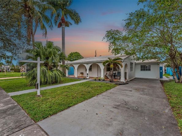 1105 NE 10th St, Hallandale Beach FL 33009