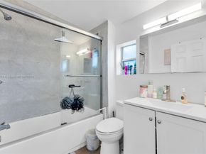 1105 NE 10th St, Hallandale Beach FL 33009