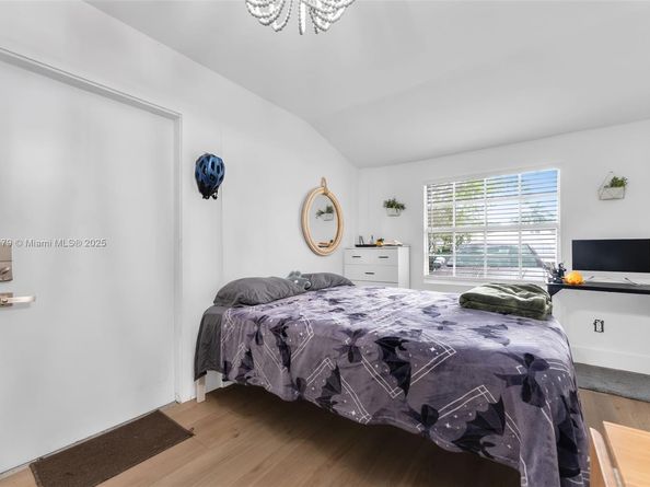 1105 NE 10th St, Hallandale Beach FL 33009