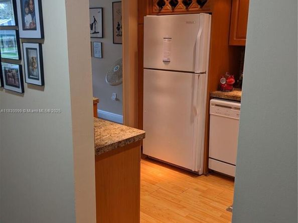 900 Saint Charles Pl L6, Pembroke Pines FL 33026