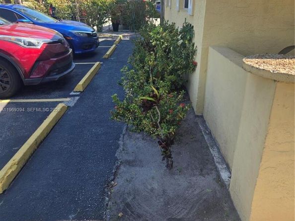 208 SW 1st Ct, Pompano Beach FL 33060