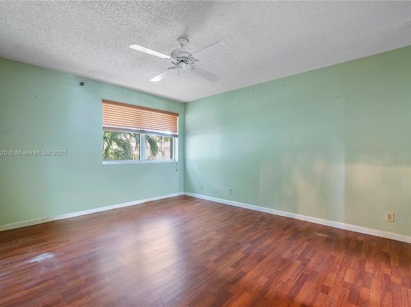 9870 NW 2nd St, Plantation FL 33324