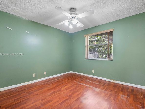 9870 NW 2nd St, Plantation FL 33324