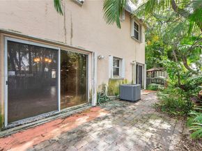 9870 NW 2nd St, Plantation FL 33324