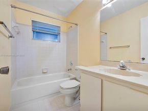 9870 NW 2nd St, Plantation FL 33324