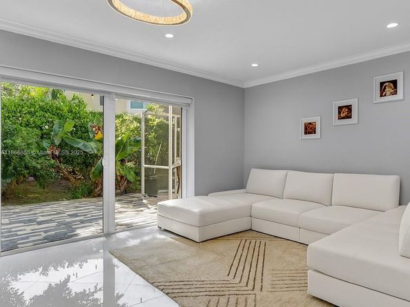 698 Deer Creek Corona Way, Deerfield Beach FL 33442