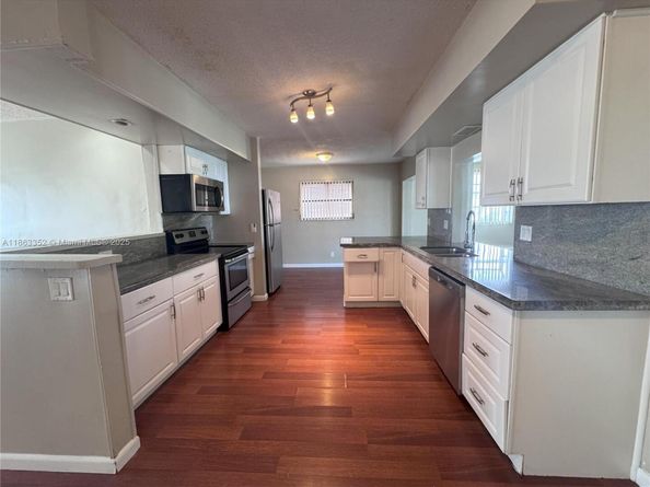 2201 N 54th Ave, Hollywood FL 33021