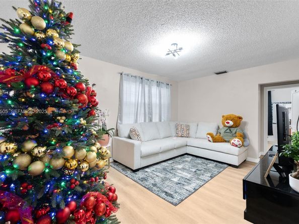 166 E 15th St, Hialeah FL 33010