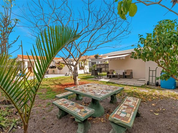 166 E 15th St, Hialeah FL 33010