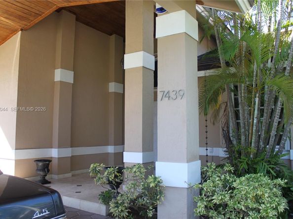 7439 SW 168th Ter, Palmetto Bay FL 33157