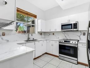 102 Riverwalk Cir, Sunrise FL 33326