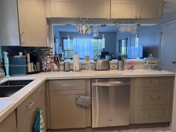 2307 S Cypress Bend Dr 406A, Pompano Beach FL 33069