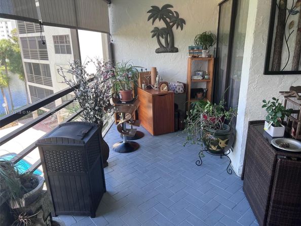 2307 S Cypress Bend Dr 406A, Pompano Beach FL 33069